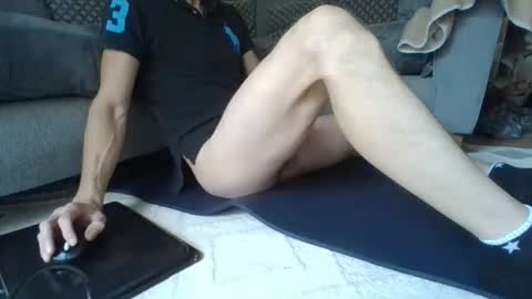 Snapshot of fuckbeatb chatting on 09.18.25 fuckbeatb online show from 09.18.25