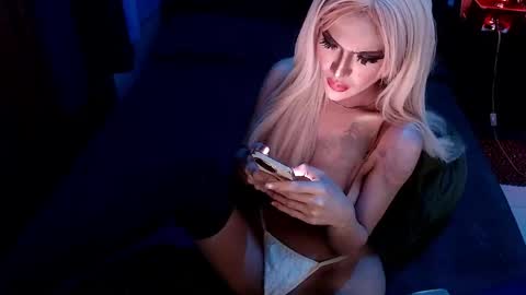 QUEEN OF COMMAND and CUMDUNGEON9 online show from 05.26.26