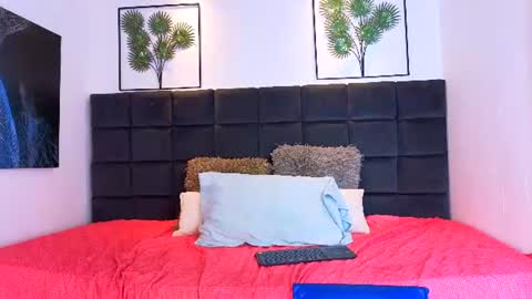 Red her and Velvet him online show from 06.12.26