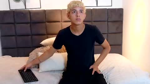 Red her and Velvet him online show from 07.31.26