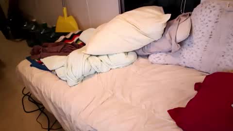 Snapshot of fuckmypussyplz1 chatting on 10.29.25 fuckmypussyplz1 online show from 10.29.25