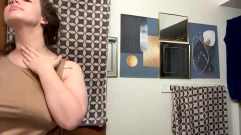 Linnys Palace online show from 10.13.25