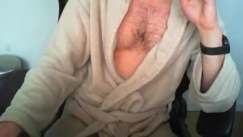 YWhiteNiceMan online show from 05.05.26