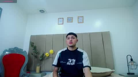 Snapshot of funthiagox chatting on 11.03.25 FunThiagoX online show from 11.03.25