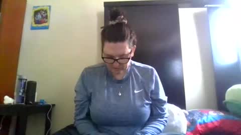 fuzzypeaches87 online show from 03.12.26