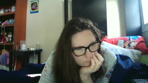 Snapshot of fuzzypeaches87 chatting on 05.03.26 fuzzypeaches87 online show from 05.03.26