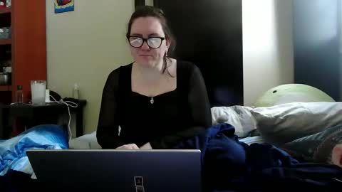 Snapshot of fuzzypeaches87 chatting on 05.04.26 fuzzypeaches87 online show from 05.04.26