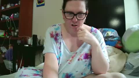 Snapshot of fuzzypeaches87 chatting on 05.06.26 fuzzypeaches87 online show from 05.06.26