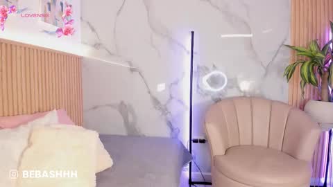   Independent model online show from 02.28.26