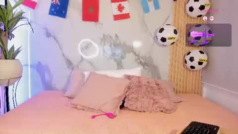   Independent model online show from 06.13.26