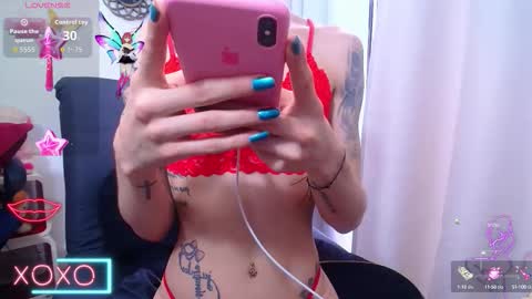 Snapshot of gabbyhills_ chatting on 09.26.25  Gabby  online show from 09.26.25