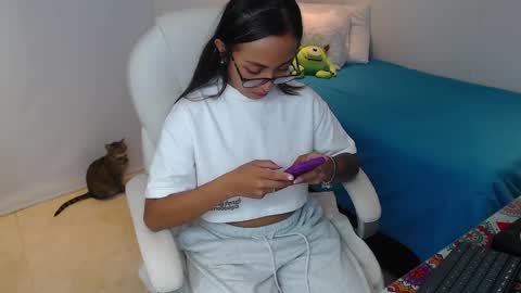 Snapshot of gabriela_morales01 chatting on 02.10.25 .  online show from 02.10.25