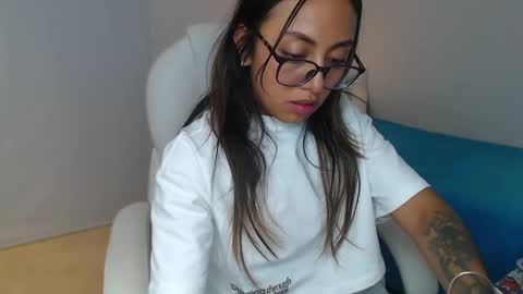Snapshot of gabriela_morales01 chatting on 02.10.25 .  online show from 02.10.25