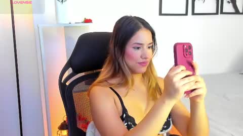 Snapshot of gabriella__tom chatting on 07.11.26 Gabriella online show from 07.11.26