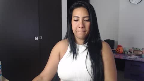 Snapshot of gaby_bluexx chatting on 04.19.26 Gaby Blue online show from 04.19.26
