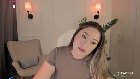 Snapshot of gaby_soleer chatting on 09.25.25 gaby online show from 09.25.25