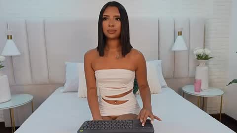 Snapshot of gabyjones__ chatting on 06.11.26 Camila online show from 06.11.26