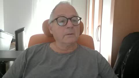 Snapshot of gamin68 chatting on 10.17.25 gamin68 online show from 10.17.25