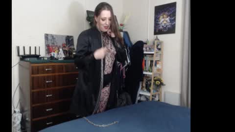 HOT  online show from 10.25.25