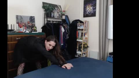 HOT  online show from 12.20.25