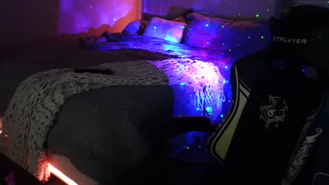 Jenna  - be back MONDAY night.  online show from 01.18.26