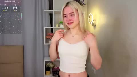 Snapshot of garden_flower chatting on 02.08.26 Violla online show from 02.08.26