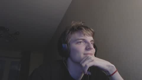 Snapshot of gasturfahe chatting on 12.18.24 gasturfahe online show from 12.18.24