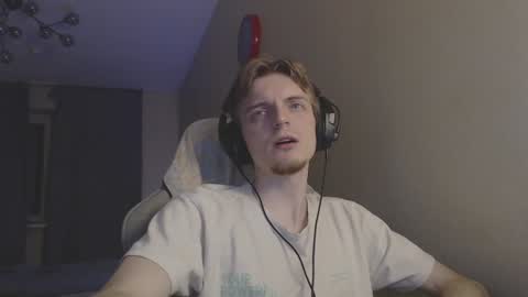 Snapshot of gasturfahe chatting on 12.28.24 gasturfahe online show from 12.28.24