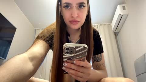 Snapshot of gawrlara chatting on 07.04.26 Lara online show from 07.04.26