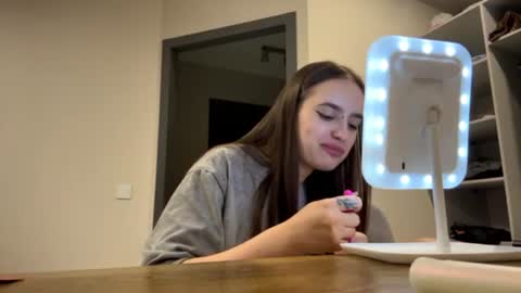 Snapshot of gawrlara chatting on 07.08.26 Lara online show from 07.08.26