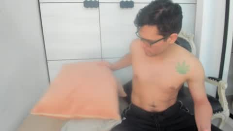 Snapshot of gean_mclovin chatting on 04.24.26 Gean Mclovin online show from 04.24.26