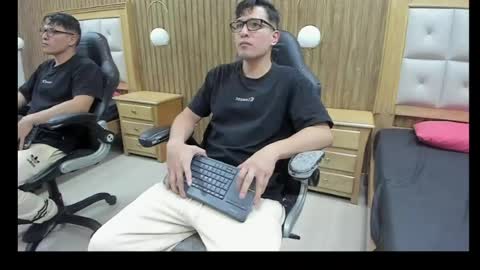 Snapshot of gean_mclovin chatting on 04.30.26 Gean Mclovin online show from 04.30.26