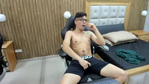 Snapshot of gean_mclovin chatting on 05.10.26 Gean Mclovin online show from 05.10.26