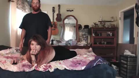 Snapshot of geeznutsizonyrchyn chatting on 10.18.25 Geeznutsizonyrchyn online show from 10.18.25