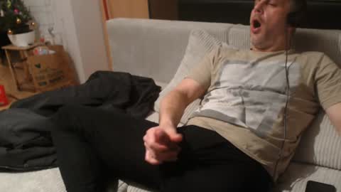 Snapshot of geilomattig chatting on 12.23.24 Lassmiranda online show from 12.23.24