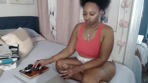 Snapshot of geishapaige chatting on 09.29.25 The Empress online show from 09.29.25