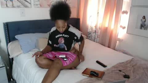 Snapshot of geishapaige chatting on 10.12.25 The Empress online show from 10.12.25