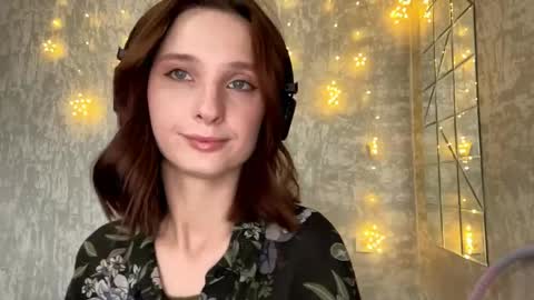 Snapshot of genieflug chatting on 04.14.26 Riana online show from 04.14.26