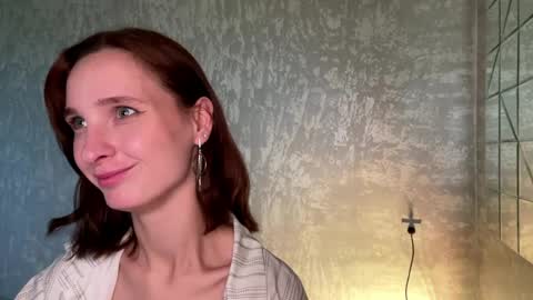 Snapshot of genieflug chatting on 05.17.26 Riana online show from 05.17.26