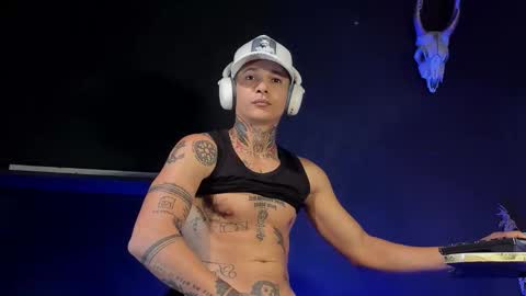 independent model online show from 03.19.26