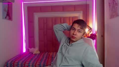 Snapshot of georgesmith_1 chatting on 12.10.24 GEORGE online show from 12.10.24