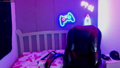 Snapshot of georgesmith_1 chatting on 12.27.24 GEORGE online show from 12.27.24