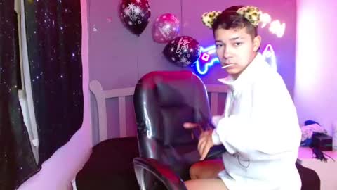 Snapshot of georgesmith_1 chatting on 01.08.25 GEORGE online show from 01.08.25