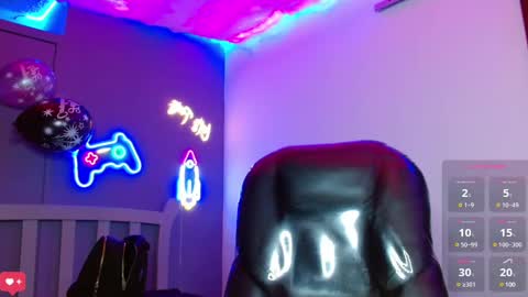 Snapshot of georgesmith_1 chatting on 01.11.25 GEORGE online show from 01.11.25