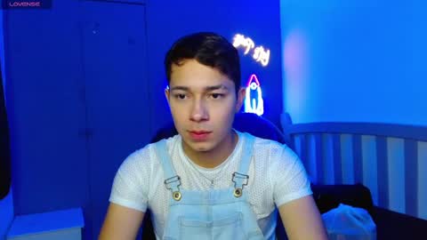 Snapshot of georgesmith_1 chatting on 01.23.25 GEORGE online show from 01.23.25