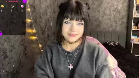 EmelyWoodes online show from 06.30.26