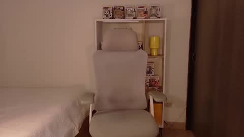 Im Jenn Next stream Monday - start -5 GMT online show from 02.19.26