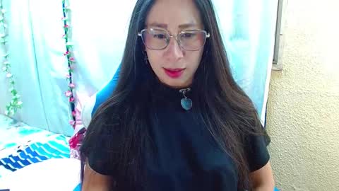 Snapshot of gia_leinn chatting on 09.24.25 Gia  online show from 09.24.25