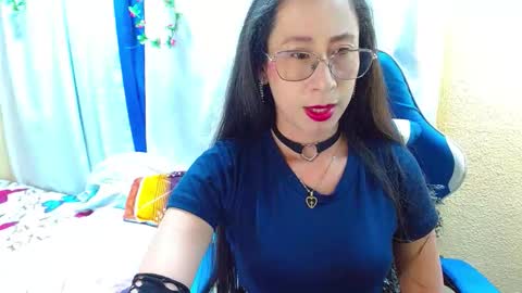 Snapshot of gia_leinn chatting on 10.20.25 Gia  online show from 10.20.25