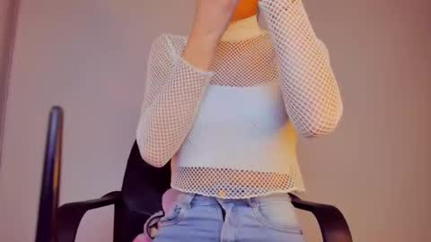 Snapshot of gia_white01 chatting on 10.23.25 GIA WHITE Independet online show from 10.23.25